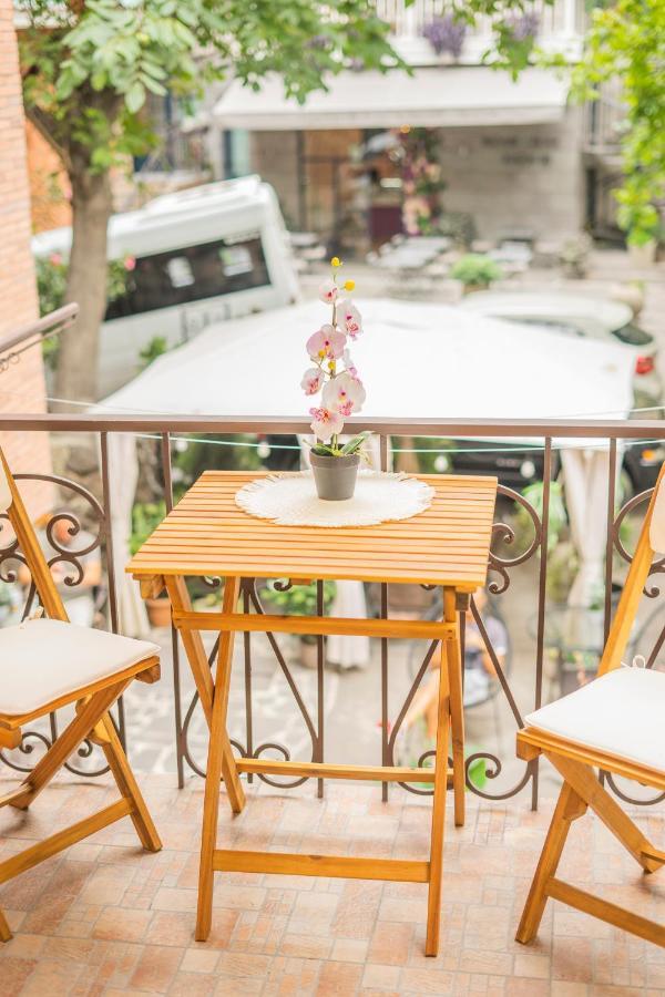 Appartamento Heart Of The Old Tbilisi Esterno foto
